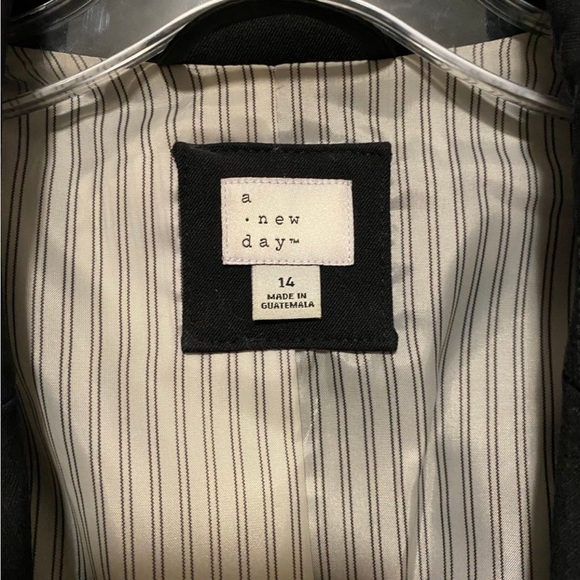 Blazer - Picture 4 of 5